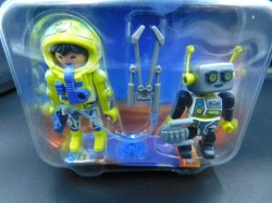 9492 PLAYMOBIL SPACE ASTRONAUT AND ROBOT DUO PACK NEW IN PACKAGING